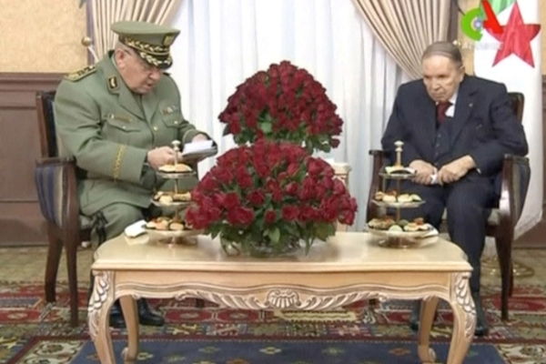 Ahmed Gaïd Salah et Abdelaziz Bouteflika (11 mars 2019).