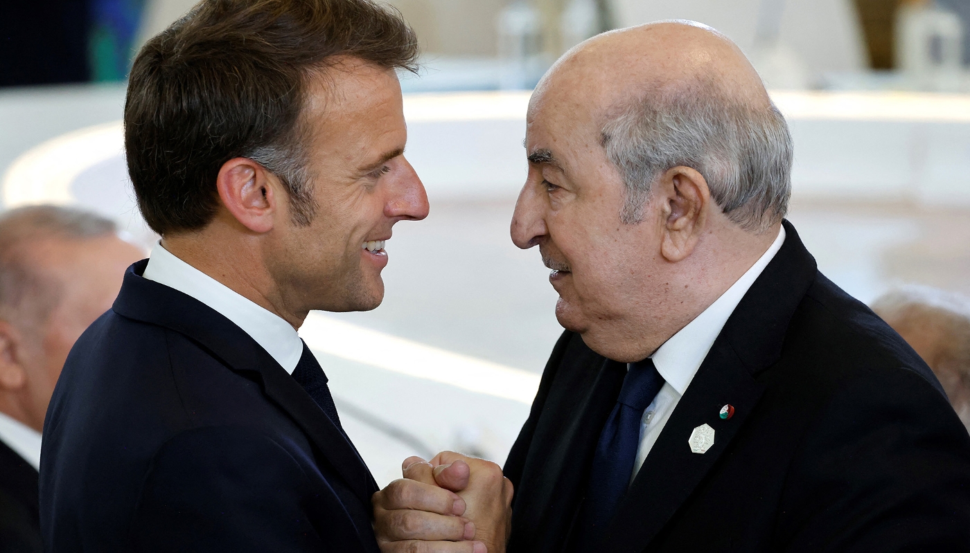 Emmanuel Macron et Abdelmadjid Tebboune lors du sommet du G7, en Italie, le 14 juin 2024.