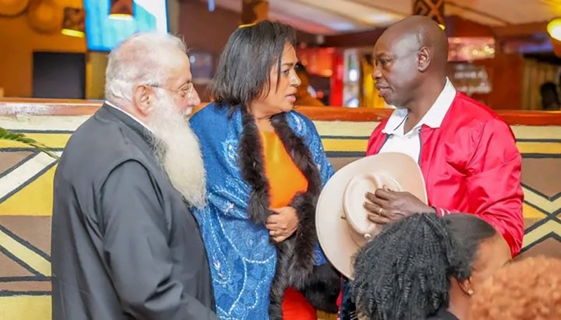 De gauche à droite : l'archevêque Makarios, la députée Esther Muthonis Passaris et le vice-président Rigathi Gachagua, à Nairobi, le 27 juillet 2024.