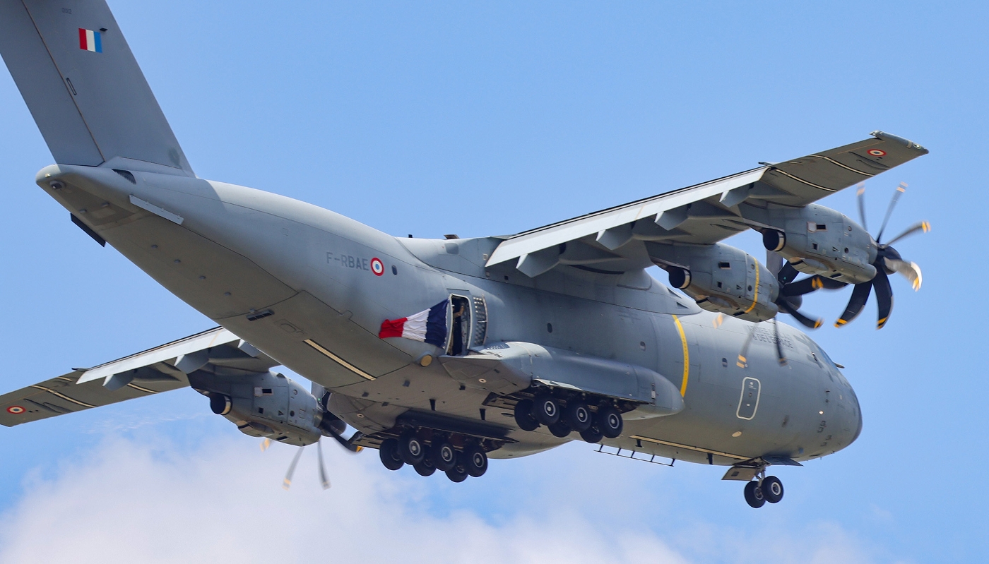 Démonstration en vol de l'Airbus A400M au Salon du Bourget, le 17 juin 2025.