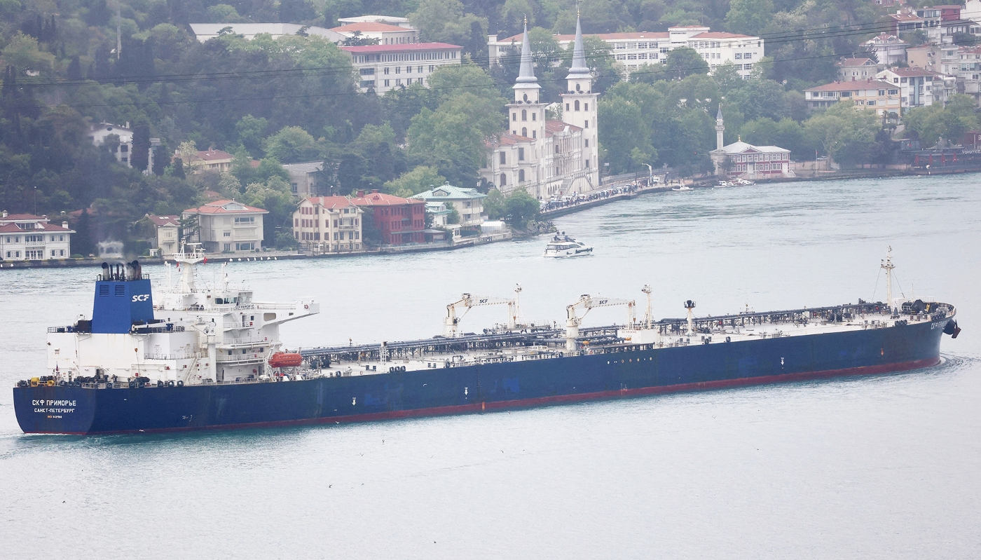 Le tanker russe 'Primorye' dans le détroit du Bosphore, au large d'Istanbul, en juin 2024.