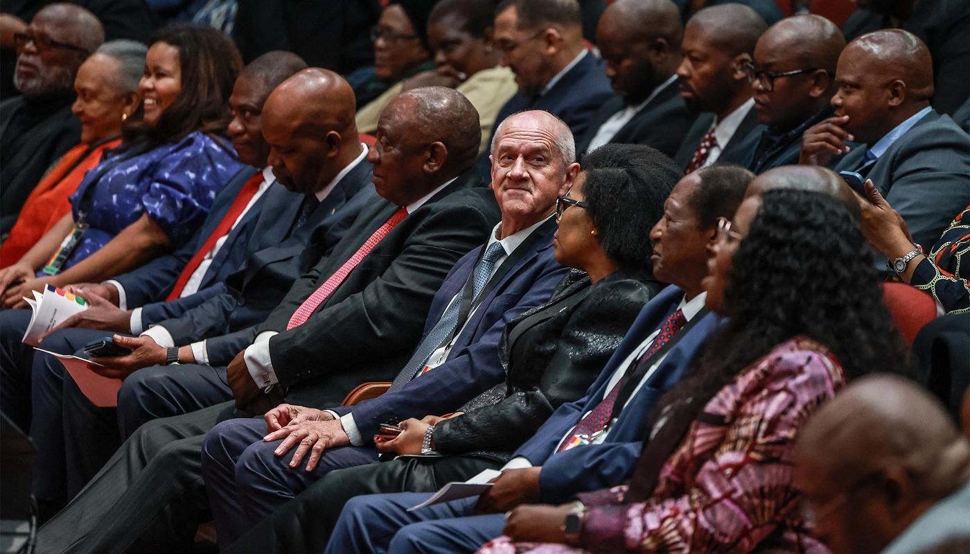 L'Afrikaner Roelf Meyer (au centre) à Pretoria, en août 2025.