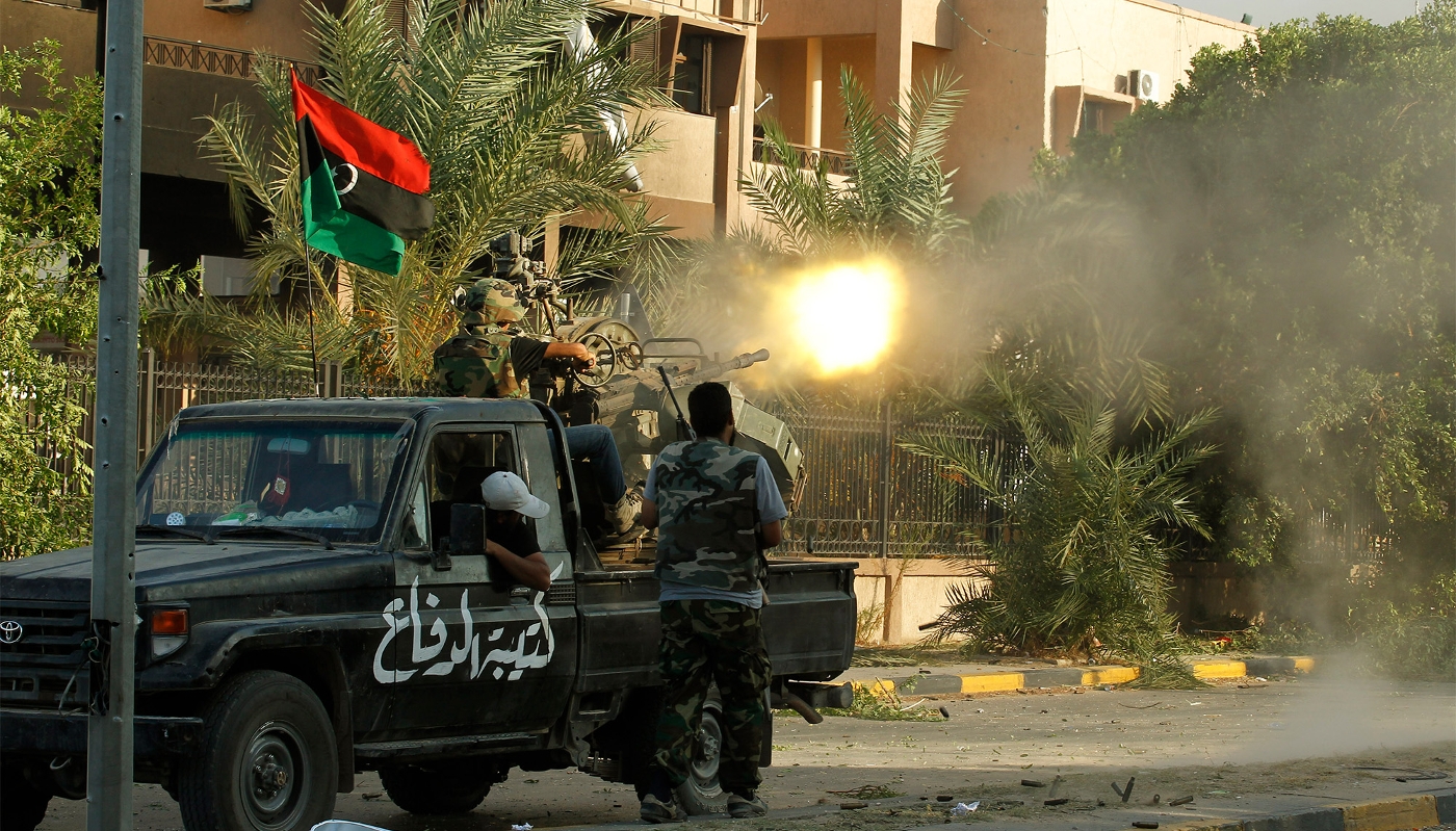 Des rebelles libyens dans le quartier d'Abu Salim, à Tripoli, en août 2011.