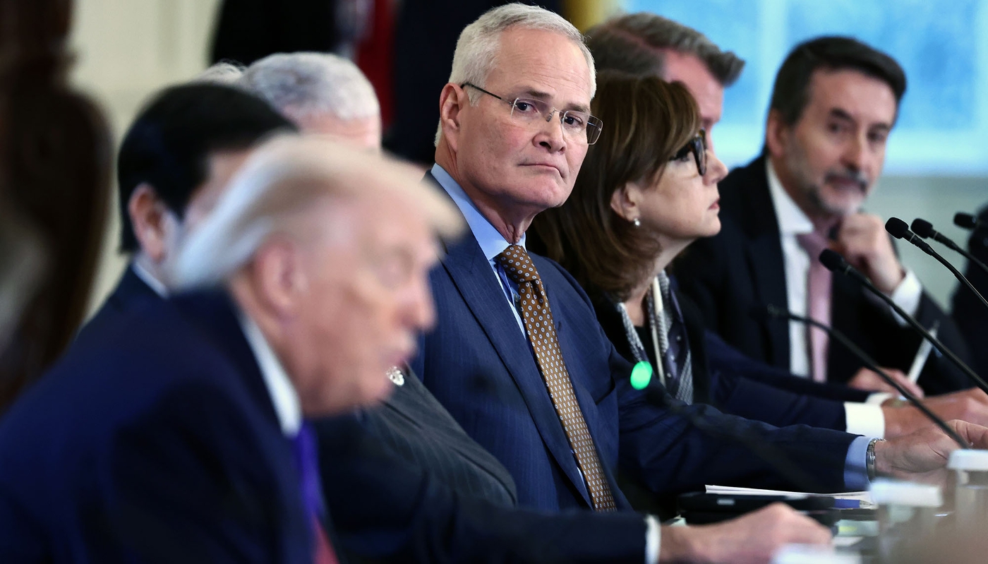Le directeur général d'ExxonMobil, Darren Woods (au centre) durant une réunion avec le président Donald Trump à la Maison blanche, Washington, le 9 janvier 2026.