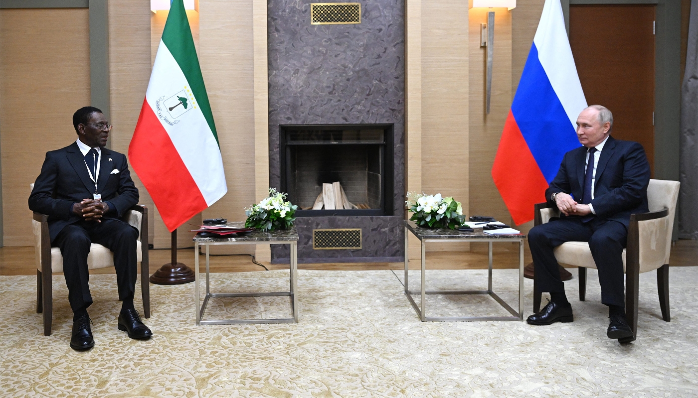 Le président russe Vladimir Poutine s'entretient avec le président de la Guinée équatoriale Teodoro Obiang Nguema à Moscou, Russie, le 2 novembre 2023.
