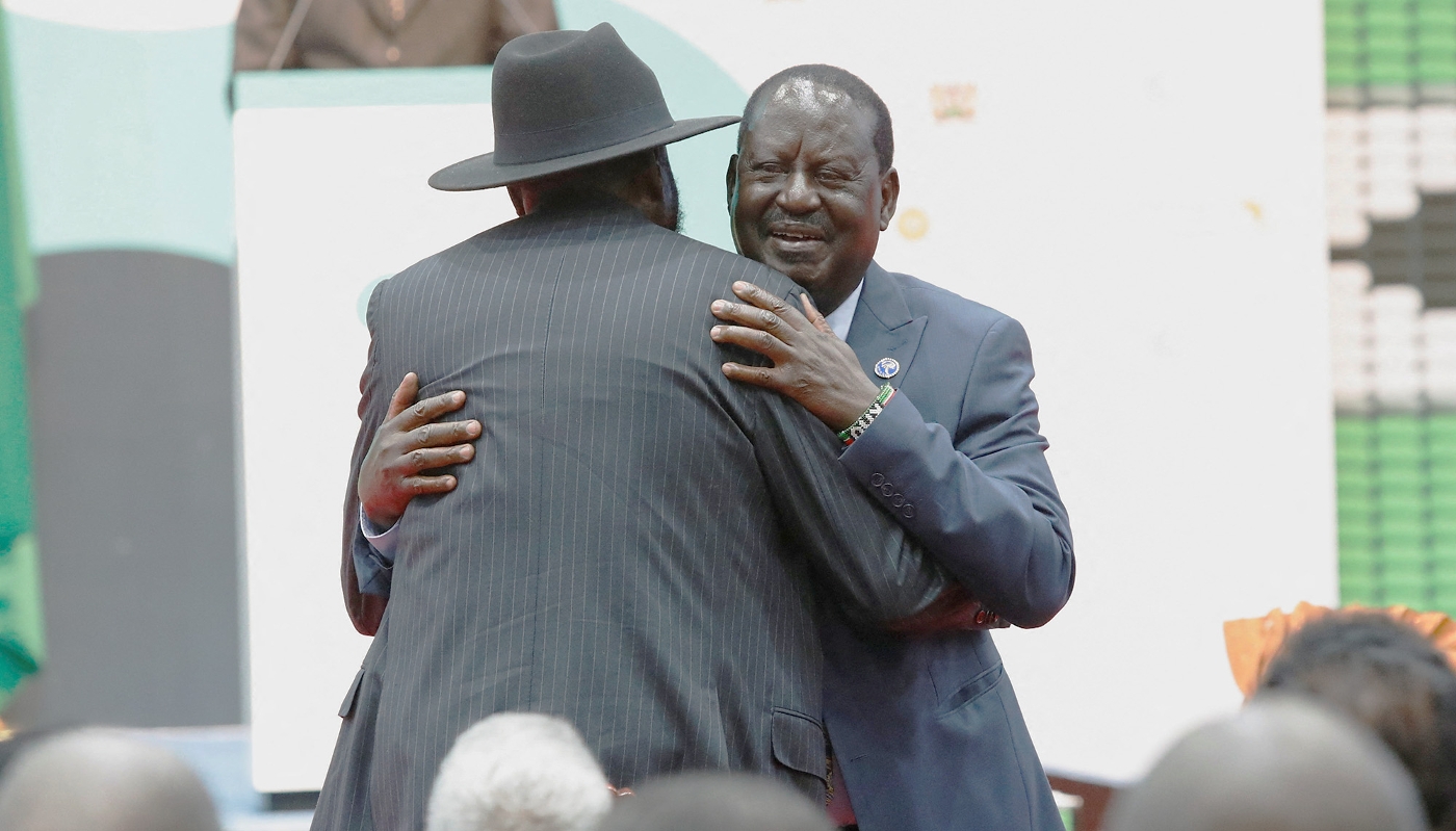 Salva Kiir (de dos) et Raila Odinga lors de l'Africa Climate Summit à Nairobi, le 5 septembre 2023.