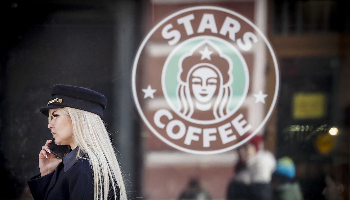 Une enseigne 'Stars Coffee', une nouvelle chaîne qui remplace Starbucks, à Moscou, le 5 avril 2023.