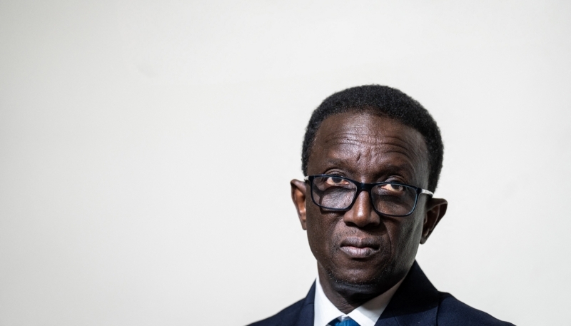 Portrait du premier ministre du Sénégal Amadou Ba lors d'une conférence de presse au château de Champs-sur-Marne.