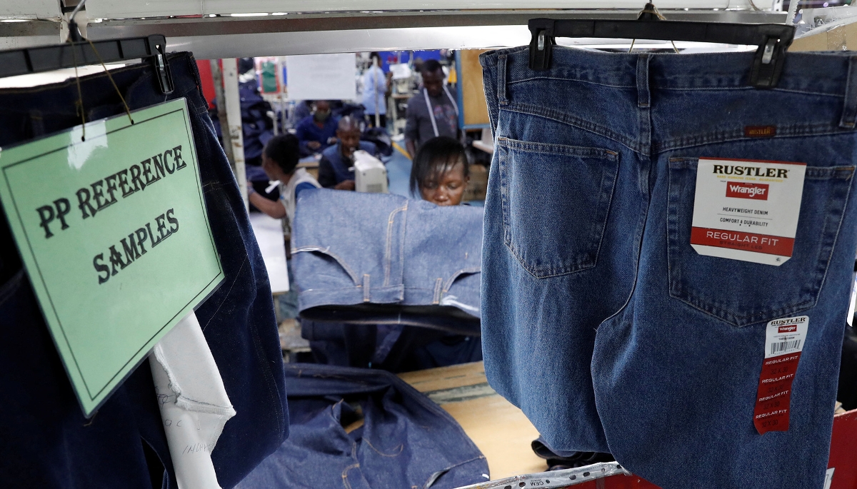 Confection de jeans dans le cadre de l'Agoa, à l'usine United Aryan de Ruaraka, près de Nairobi, en 2025.