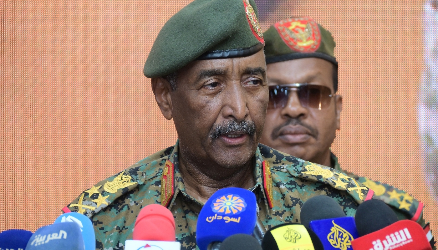 Le chef de l'armée soudanaise, le général Abdel Fattah al-Burhan, à Port-Soudan, le 29 avril 2025.
