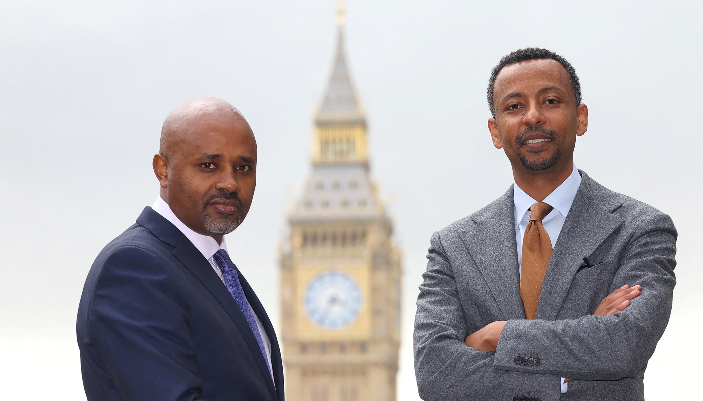 Le nouveau gouverneur de la National Bank of Ethiopia, Eyob Tekalign (à gauche), et le PDG d'Ethiopia Investment Holdings, Brook Taye, à Londres, en octobre 2024.