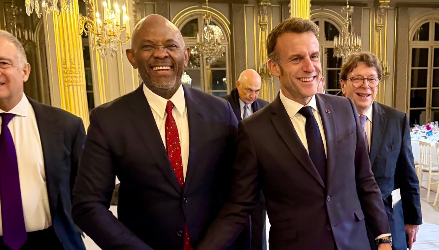 L'homme d'affaires nigérian, Tony Elumelu, et le président français, Emmanuel Macron, à Paris, le 11 mars 2026.