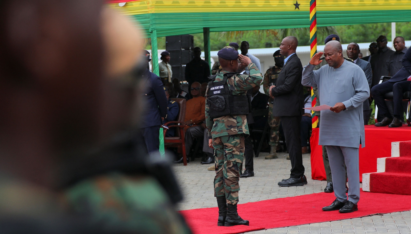 John Dramani Mahama inaugure la Gold Board Task Force, chargée de sécuriser le secteur aurifère du pays, à Accra, le 8 juillet  2025.