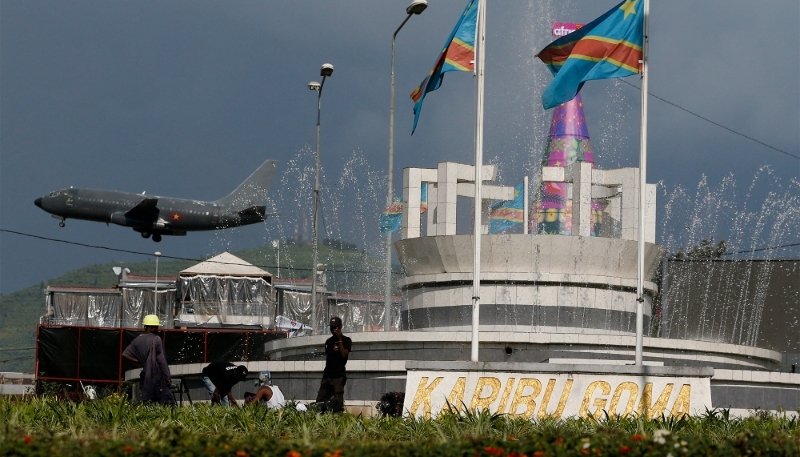 Un avion des FARDC vole à Goma, dans la province du Nord-Kivu, le 18 décembre 2023. 