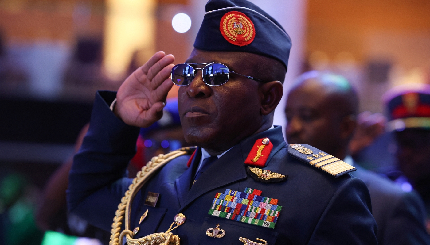 L''air marshal' Hasan Abubakar, chef d'état-major de la Nigerian Air Force, à Lagos, au Nigeria, le 23 mai 2025.
