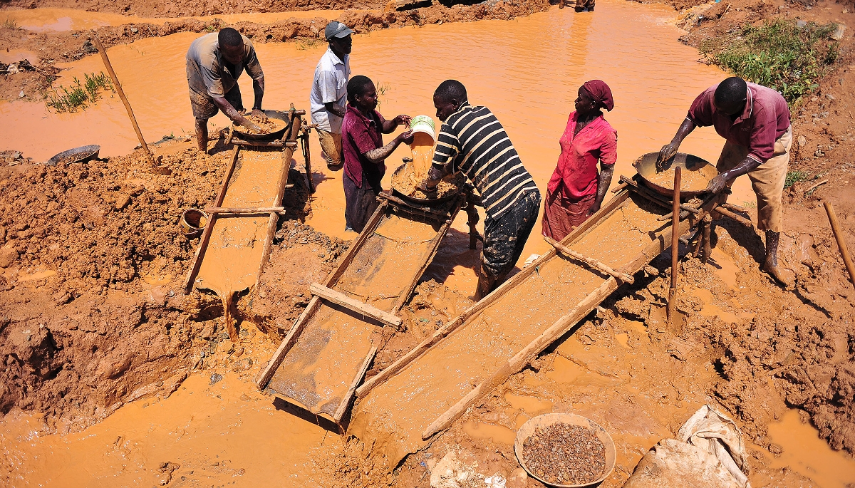 Mine d'or artisanale dans le comté de Kakamega, dans l'ouest du Kenya, en 2014.