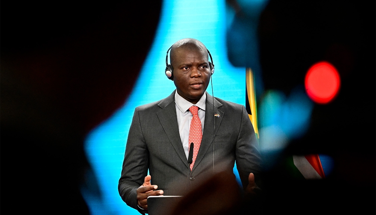 Le ministre sud-africain des affaires étrangères, Ronald Lamola, à Berlin, le 13 avril 2026. 