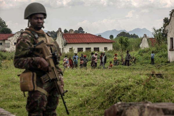 Un soldat de la force armée de l'East African Community devant le camp de Rumangabo, le 6 janvier 2023.