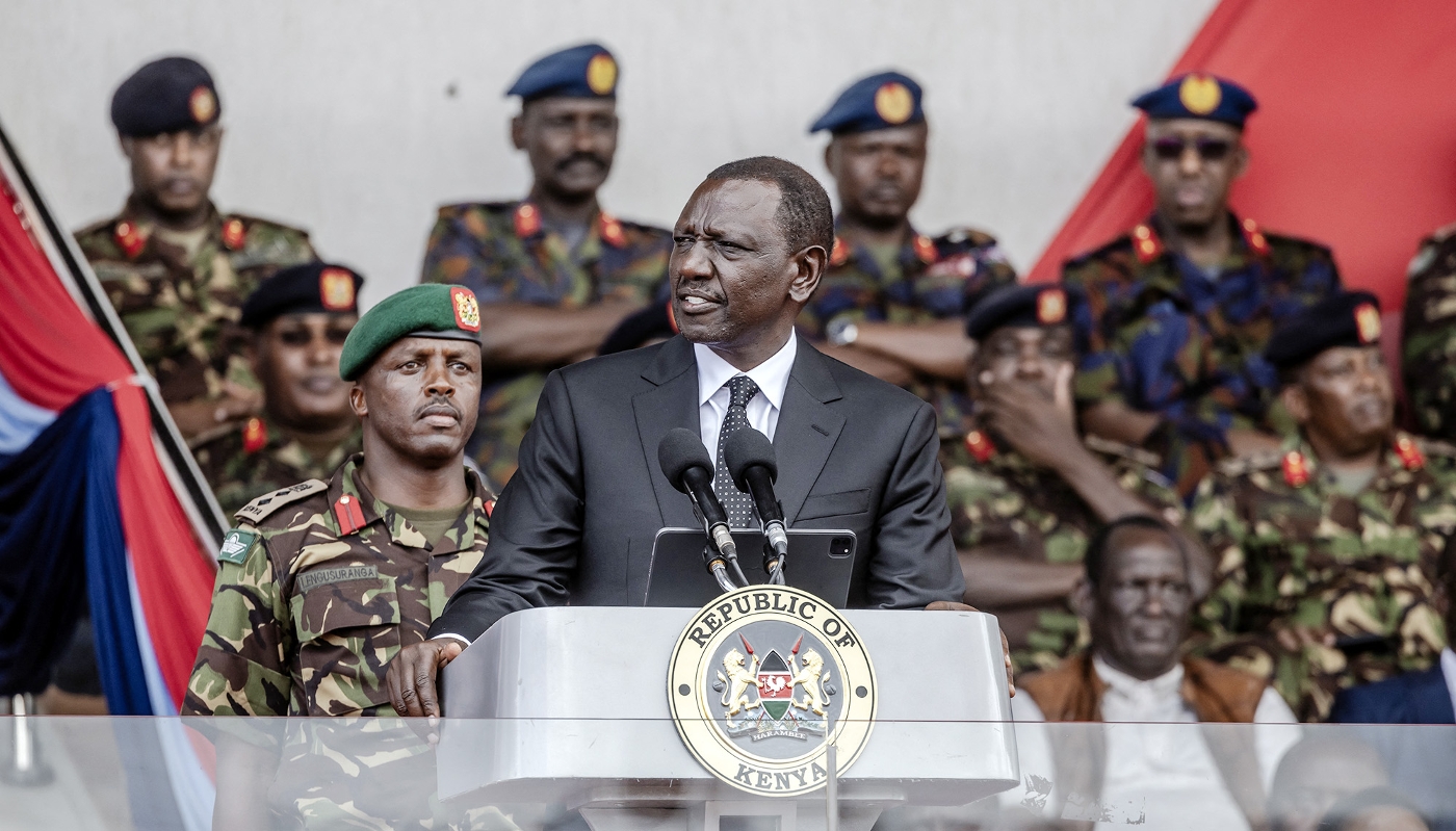 William Ruto lors de l'hommage aux officiers militaires tués dans un crash d'hélicoptère à Nairobi, le 20 avril 2024.