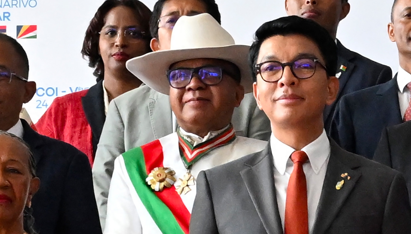 Le président de Madagascar, Andry Rajoelina (à droite), avec le général Richard Ravalomanana à Antananarivo le 24 avril 2025.