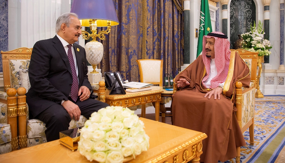 Le roi d'Arabie saoudite Salman bin Abdulaziz et Khalifa Haftar à Riyad, le 27 mars 2019. 