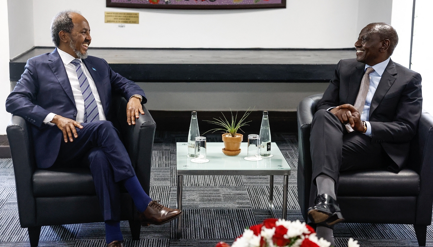 Le président somalien Hassan Sheikh Mohamoud (à g.) et son homologue kényan William Ruto à Nairobi, le 29 février 2024.