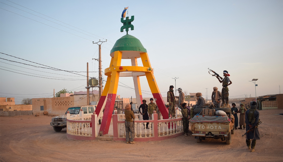 Des rebelles touaregs de la coalition du Front de libération de l'Azawad (FLA) à Kidal, le 26 avril 2026.