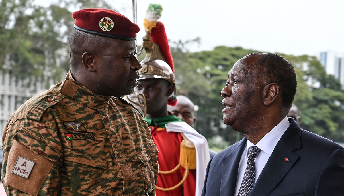 Paul-Henri Damiba et Alassane Ouattara au palais présidentiel d'Abidjan, le 5 septembre 2022.