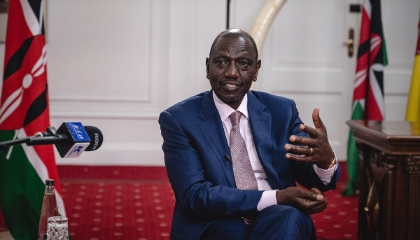 Le président kenyan William Ruto durant une interview, à Nairobi, le 18 octobre 2023.