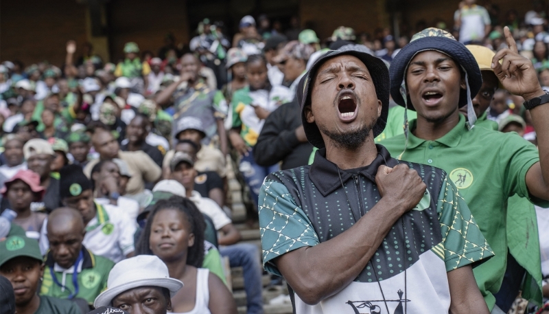 Les partisans du nouveau parti uMkhonto we Sizwe (MK), lors d'un meeting de l'ancien président sud-africain Jacob Zuma à Soweto, le 18 mai 2024. 