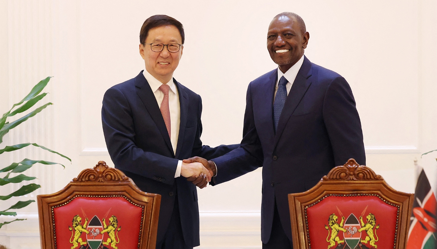 Le vice-président chinois, Han Zheng, en compagnie du président kényan, William Ruto, à Nairobi, le 24 mars 2026.