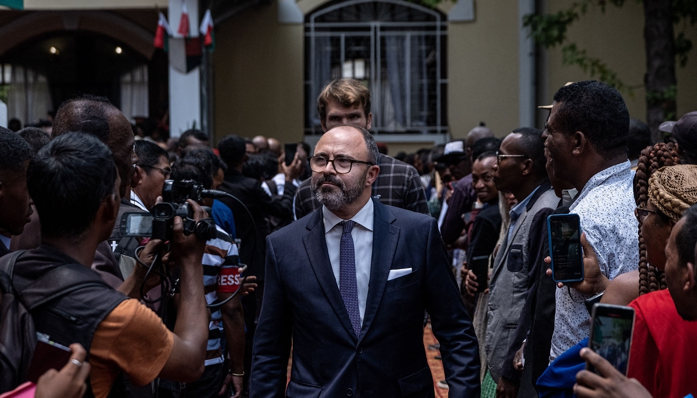 L'ambassadeur de France, Arnaud Guillois, le jour de l'investiture du président Randrianirina, à Antananarivo, le 17 octobre 2025.