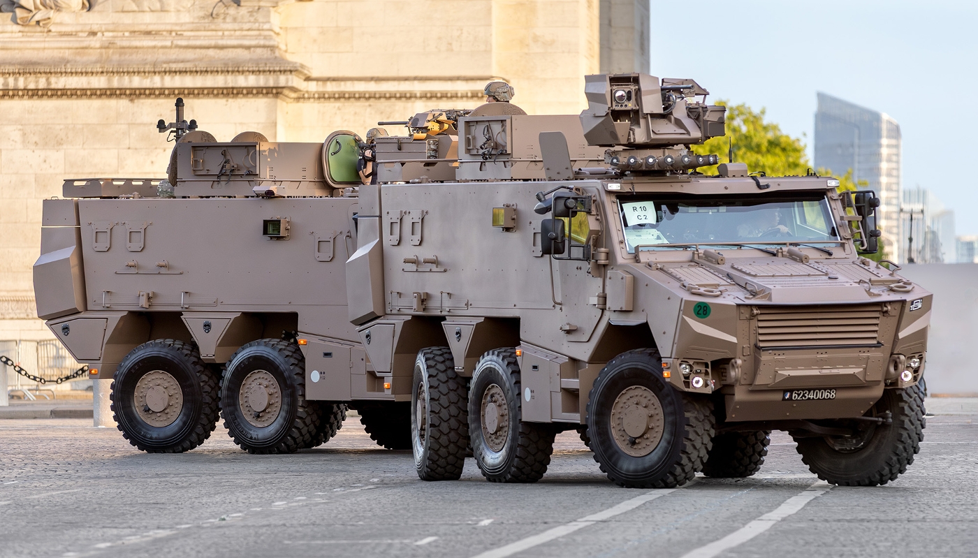 Véhicule blindé de la société Arquus défilant sur les Champs-Élysées, à Paris, le 14 juillet 2025.