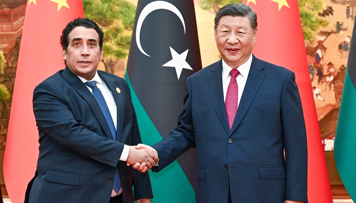 Le président du Conseil présidentiel libyen, Mohamed el-Menfi, et le chef de l'État chinois, Xi Jinping, à Pékin, le 4 septembre 2024.