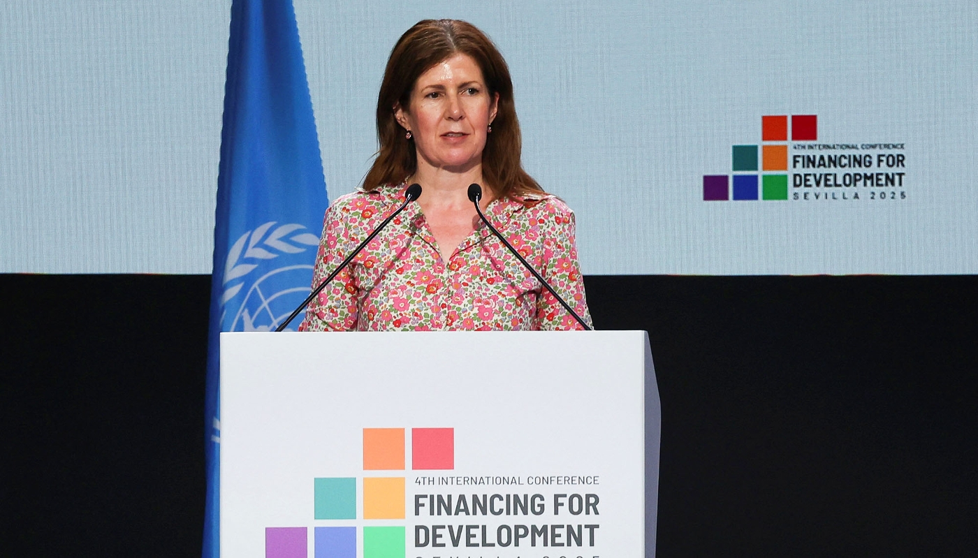 La ministre du développement, Jennifer Chapman, nouvelle 'madame Afrique' britannique, à Séville, en Espagne, le 1er juillet 2025.