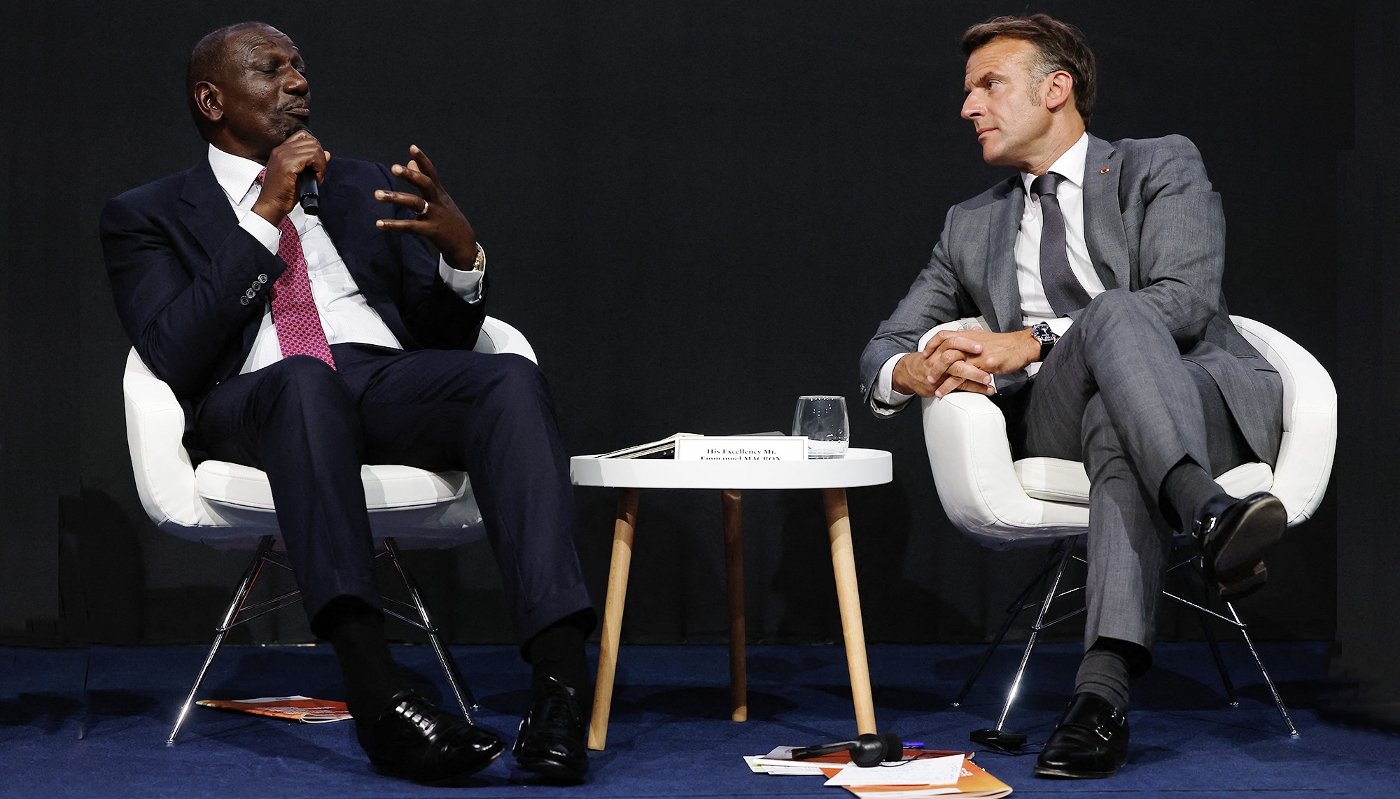 William Ruto et Emmanuel Macron lors de la 4e Conférence internationale des Nations unies sur le financement et le développement, à Séville, en Espagne, le 30 juin 2025.
