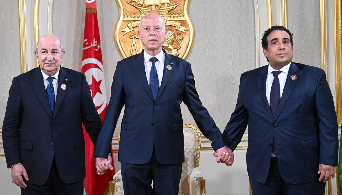 Les présidents Abdelmadjid Tebboune (Algérie), Kaïs Saïed (Tunisie) et Mohamed el-Menfi (Libye), le 22 avril 2024 à Tunis.