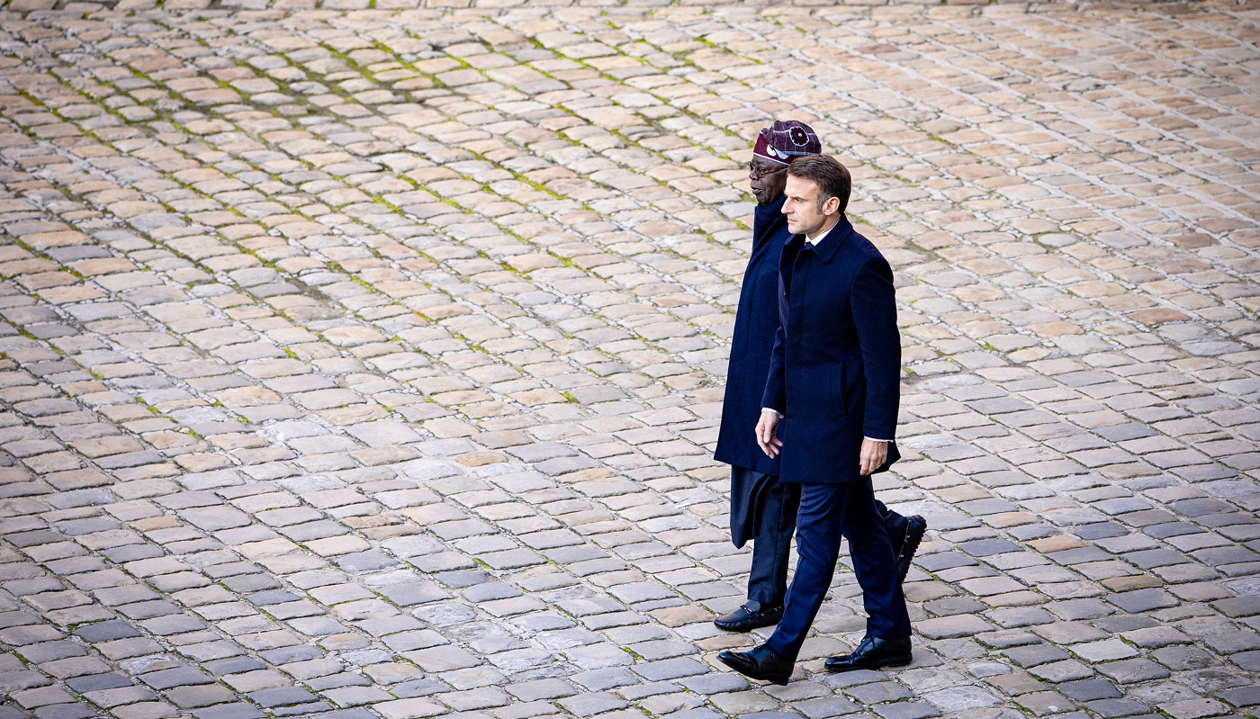Le président français, Emmanuel Macron, en compagnie de son homologue nigérian, Bola Tinubu, à Paris, en novembre 2024.