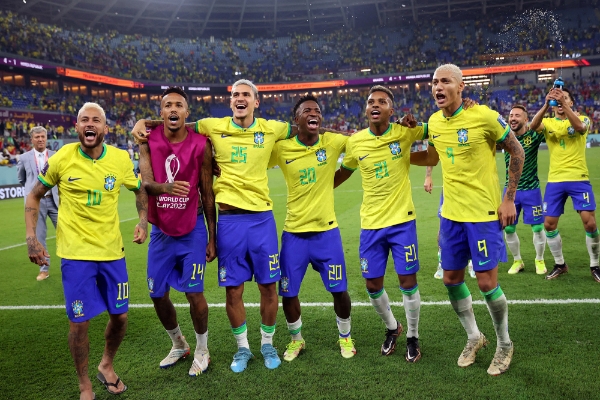 Les joueurs internationaux brésiliens de football Neymar, Eder Militao, Pedro, Vinicius Junior, Rodrygo et Richarlison.