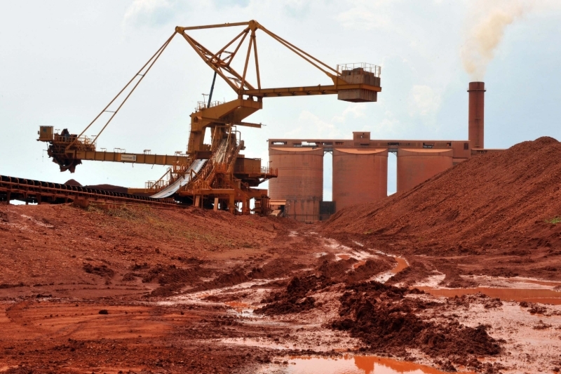 Un site d'extraction de bauxite à Kamsar en Guinée.