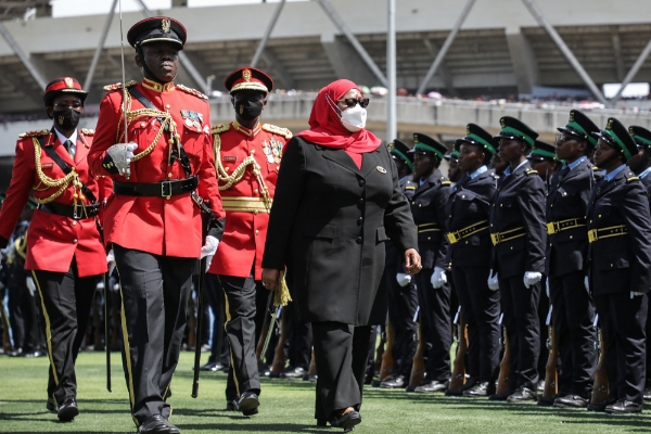 La présidente de la Tanzanie, Samia Suluhu Hassan, à la cérémonie du 60e anniversaire de l'indépendance à Dar es Salaam, en 2021.