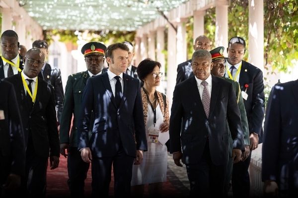 Emmanuel Macron et João Lourenço, le 3 mars, à Luanda.