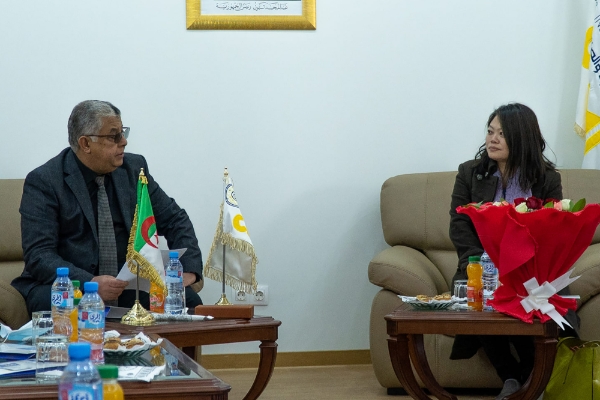 Susi Hsiao, directrice du Taiwan Trade Center d'Alger, avec Fethi Ammour, président du Club des entrepreneurs et industriels de la Mitidja (CEIMI), le dimanche 28 novembre 2021.