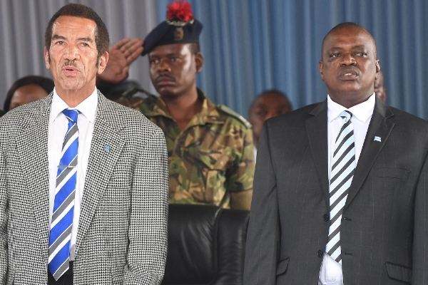 Le président du Botswana Ian Khama et son vice-président Mokgweetsi Masisi en 2018, avant que ce dernier lui succède en tant que président.