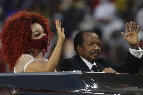 Le président Paul Biya, accompagné de sa femme Chantal Biya, lors de sa dernière apparition publique, lors de la CAN.