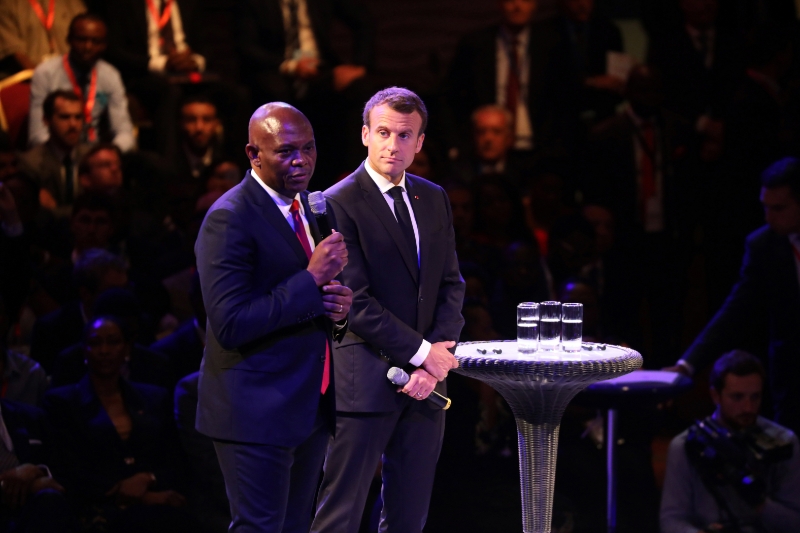 Tony Elumelu et Emmanuel Macron, à Lagos, le 4 juillet 2018.